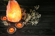 Load image into Gallery viewer, 2-3Kg Himalayan salt lamp