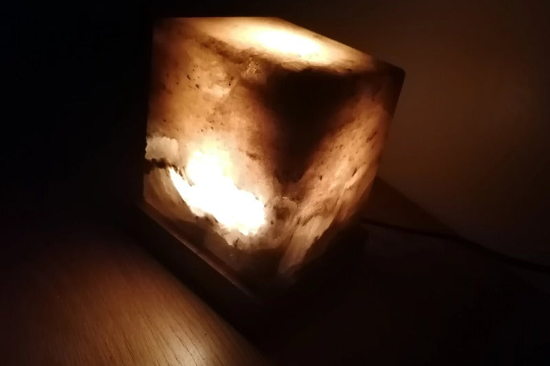 Cube salt lamp